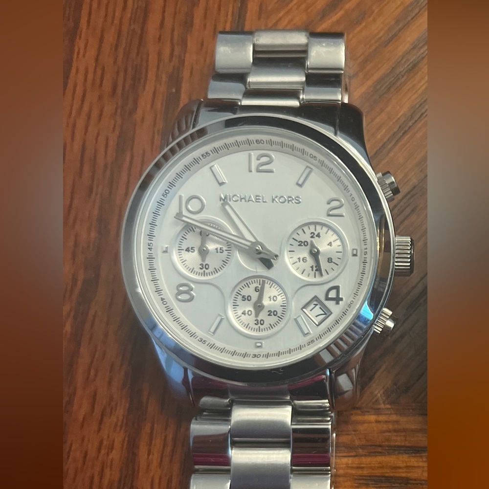 Michael Kors women’s watch with extra links (silver)